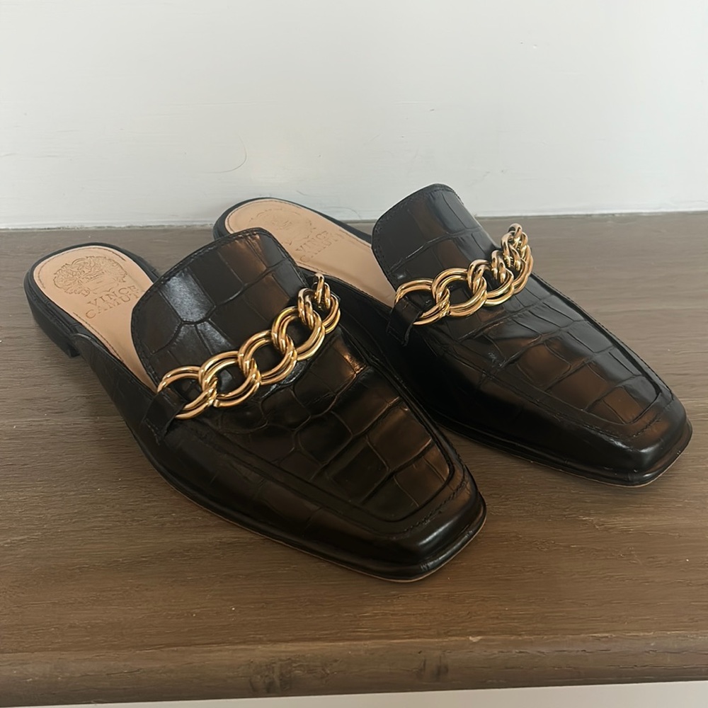 Vince Camuto black mules with gold chain detail sz 8